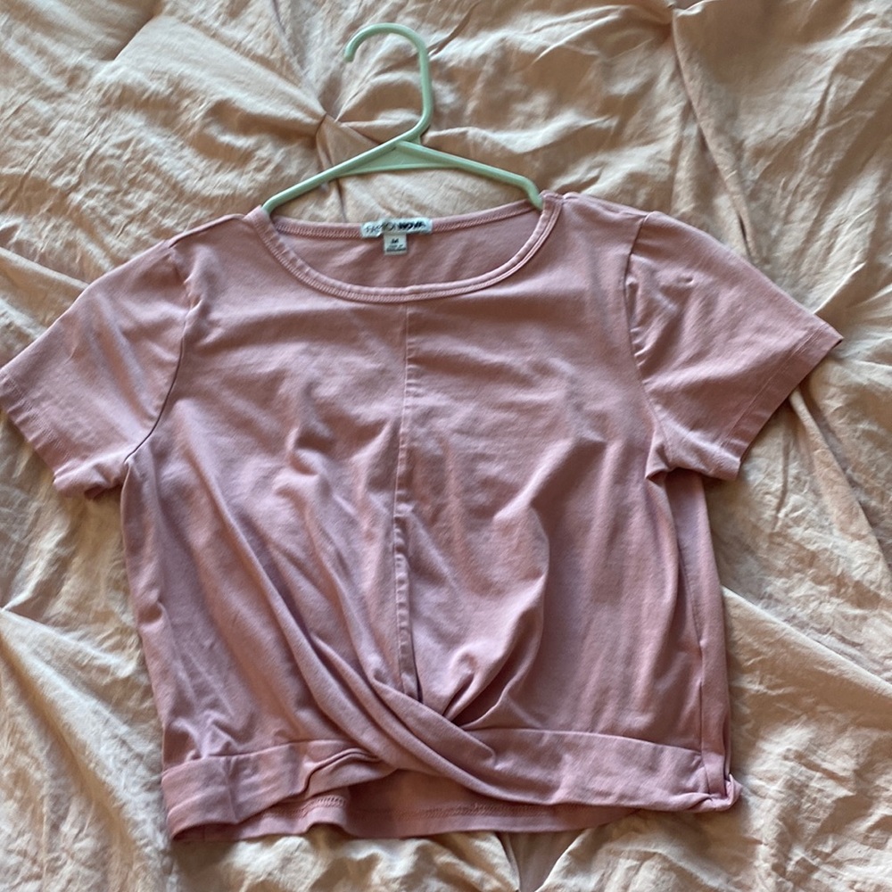 Fashion nove pink cropped twist front tee